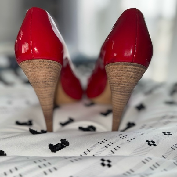 Miu Miu Red Peep Toe Heels with Glossy Finish - Picture 4 of 8